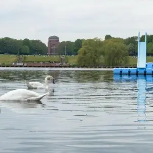 Beginn der Hamburger Freibadsaison