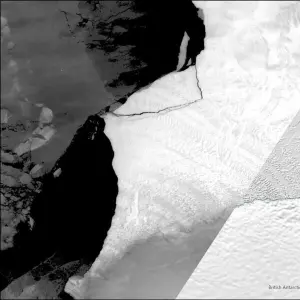 Eisberg von Antarktis-Schelfeis abgebrochen