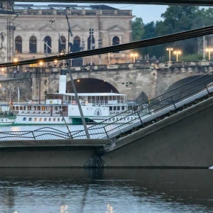 Carolabrücke in Dresden eingestürzt