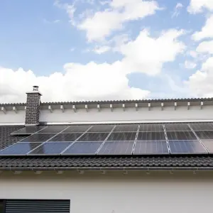 Photovoltaikpanele auf einem Wohnhaus