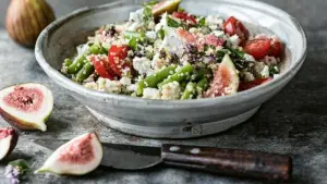 Quinoa-Salat mit Feigen, Feta und grünen Bohnen