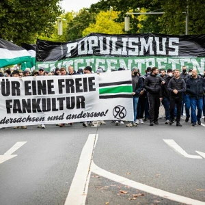 Demonstrationen vor Niedersachsen-Derby