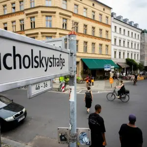 Bezirk Mitte reserviert Teil der Tucholskystraße für Fahrräder