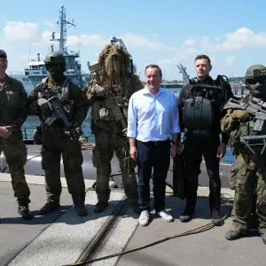 Verteidigungsminister Pistorius besucht Marinestützpunkt