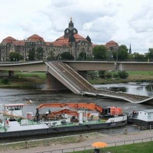 Carolabrücke in Dresden eingestürzt