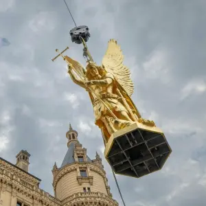 Goldener Engel kehrt zurück aufs Schweriner Schloss