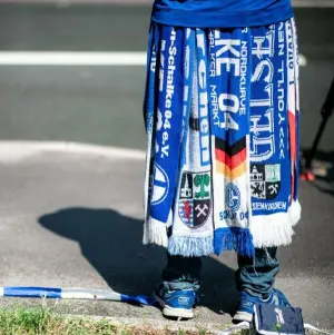 Fan-Schal des FC Schalke 04