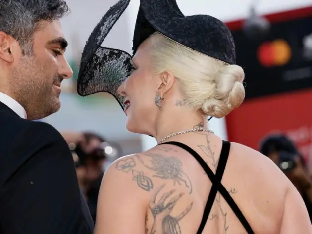  Lady Gaga mit ihrem Verlobten Michael Polansky