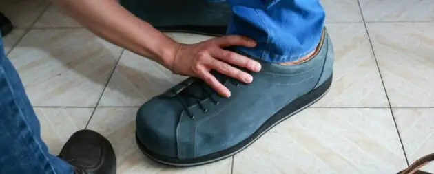 Deutsche Schuhe für die wohl längsten Füße der Welt