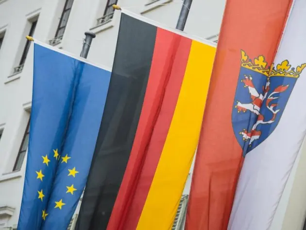 Europawahl - Flaggen vor dem Landtag