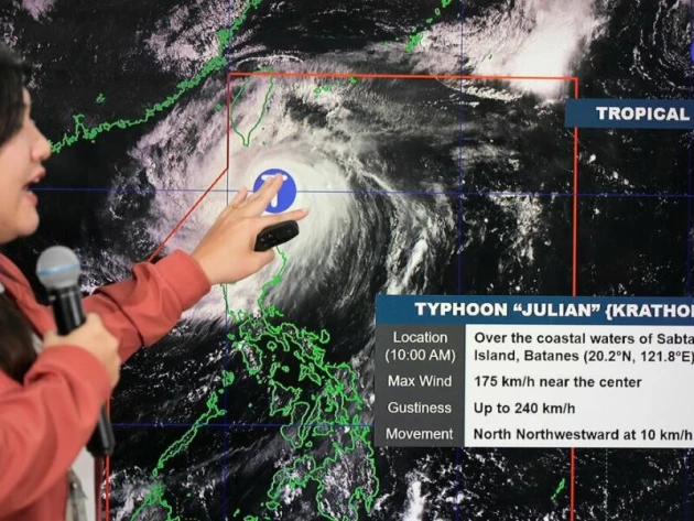 Taifun Julian über den Philippinen