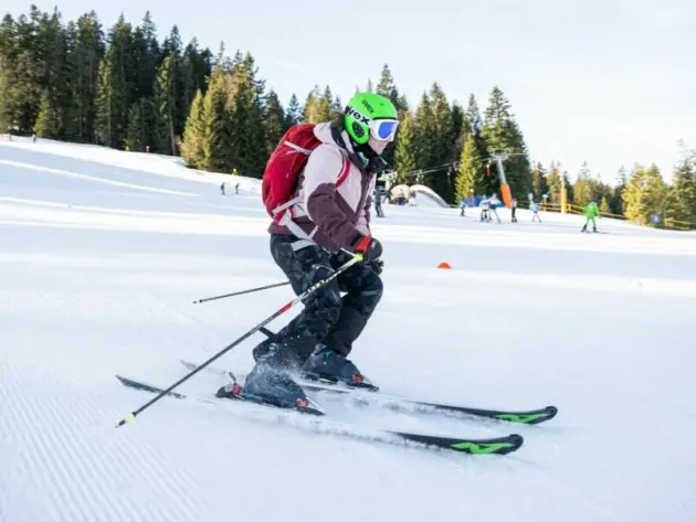 Ski und Snowboards wachsen