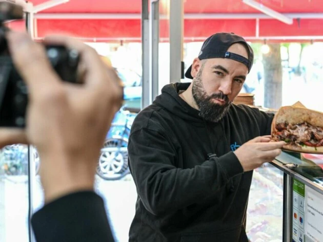 Berliner testet alle U-Bahn-Döner