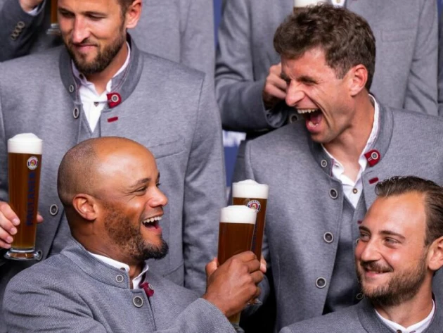 Paulaner Lederhosen-Shooting beim FC Bayern