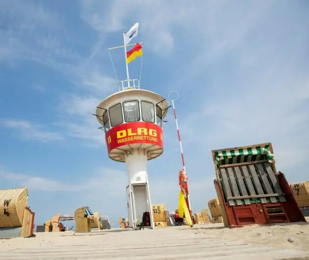DLRG-Wachturm an der Ostsee