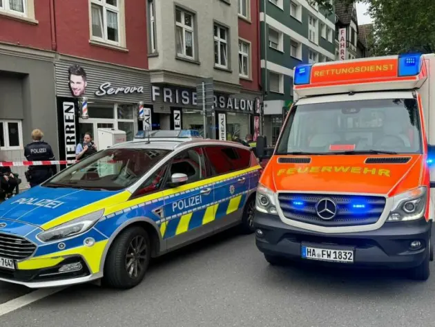 Polizeiauto und Rettungswagen