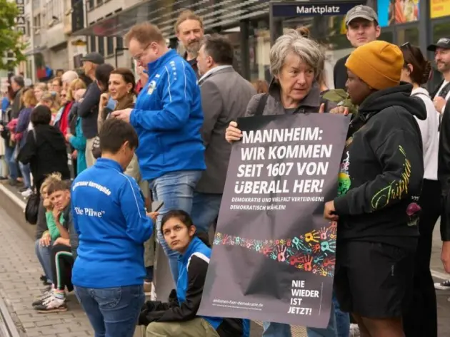 Menschenkette in Mannheim