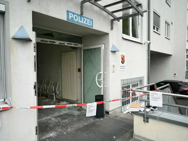 Macheten-Angriff auf Polizeiinspektion in Linz am Rhein