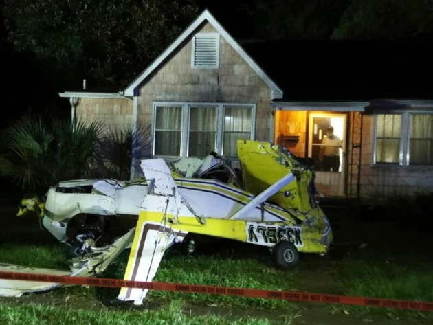 Cessna in Vorgarten gestürzt