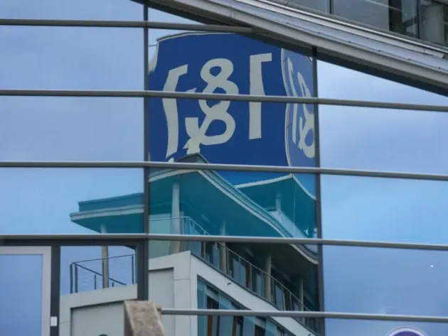 Spiegelverkehrtes Logo von 1&1